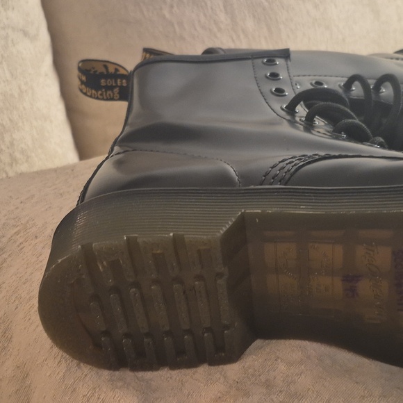 DOC MARTEN S - Picture 6 of 9